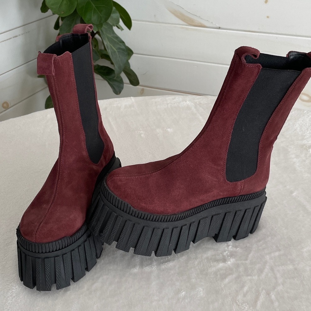 L'Intervalle Lorana Chelsea boot in burgundy suede, Eu 37 = us.  6.5 like new. - Picture 11 of 14